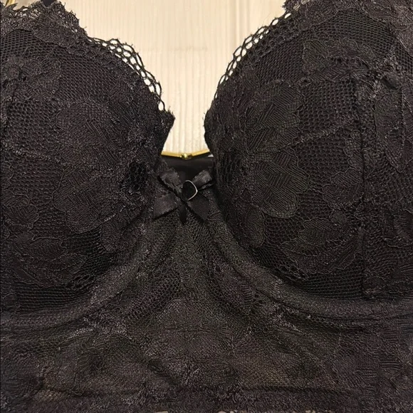 Victoria's Secret Black Lace Bra - Picture 2 of 8